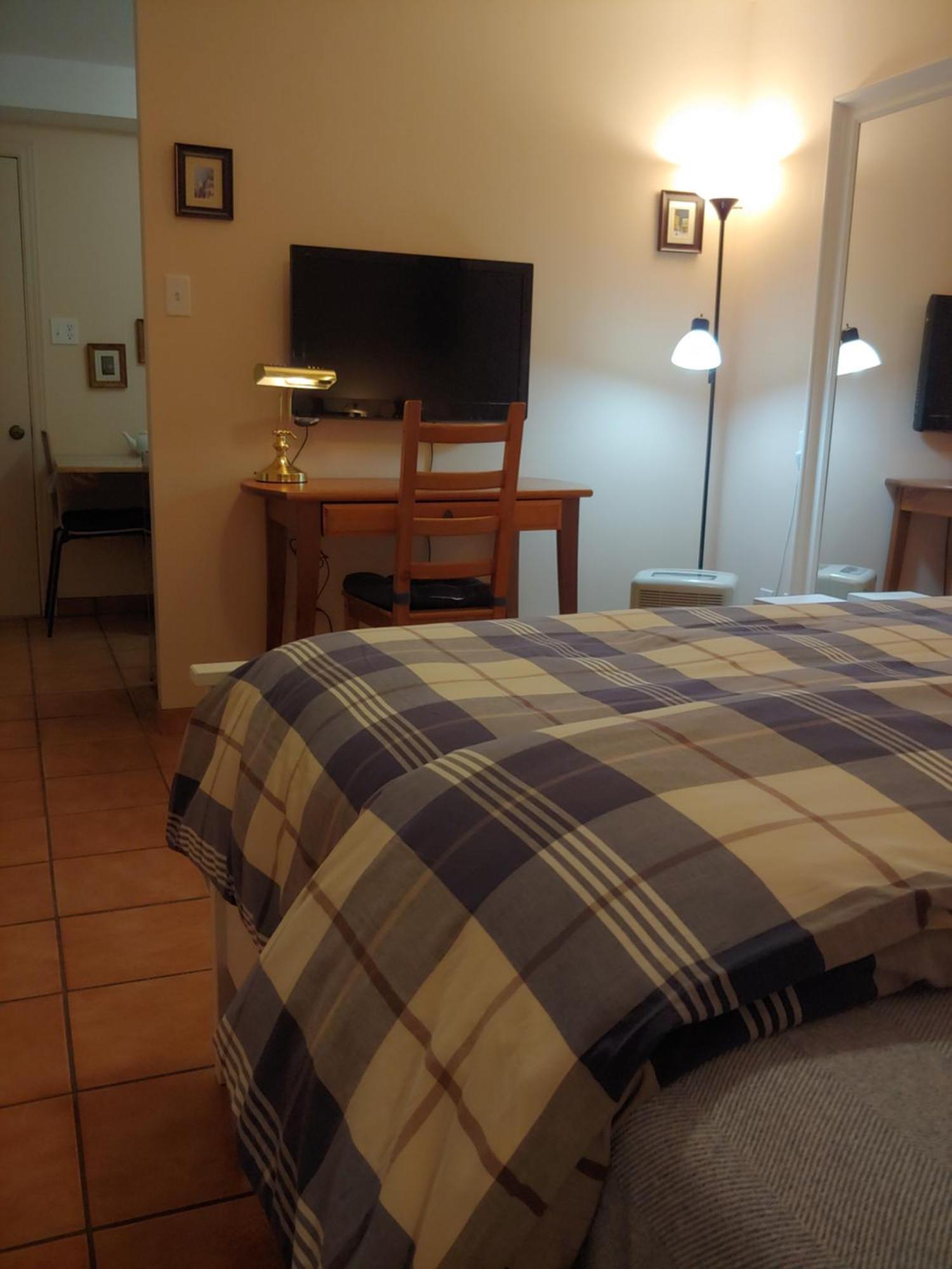 3 Bedrooms 3 Beds Near Metro -2 Parking Free Montreal Luaran gambar