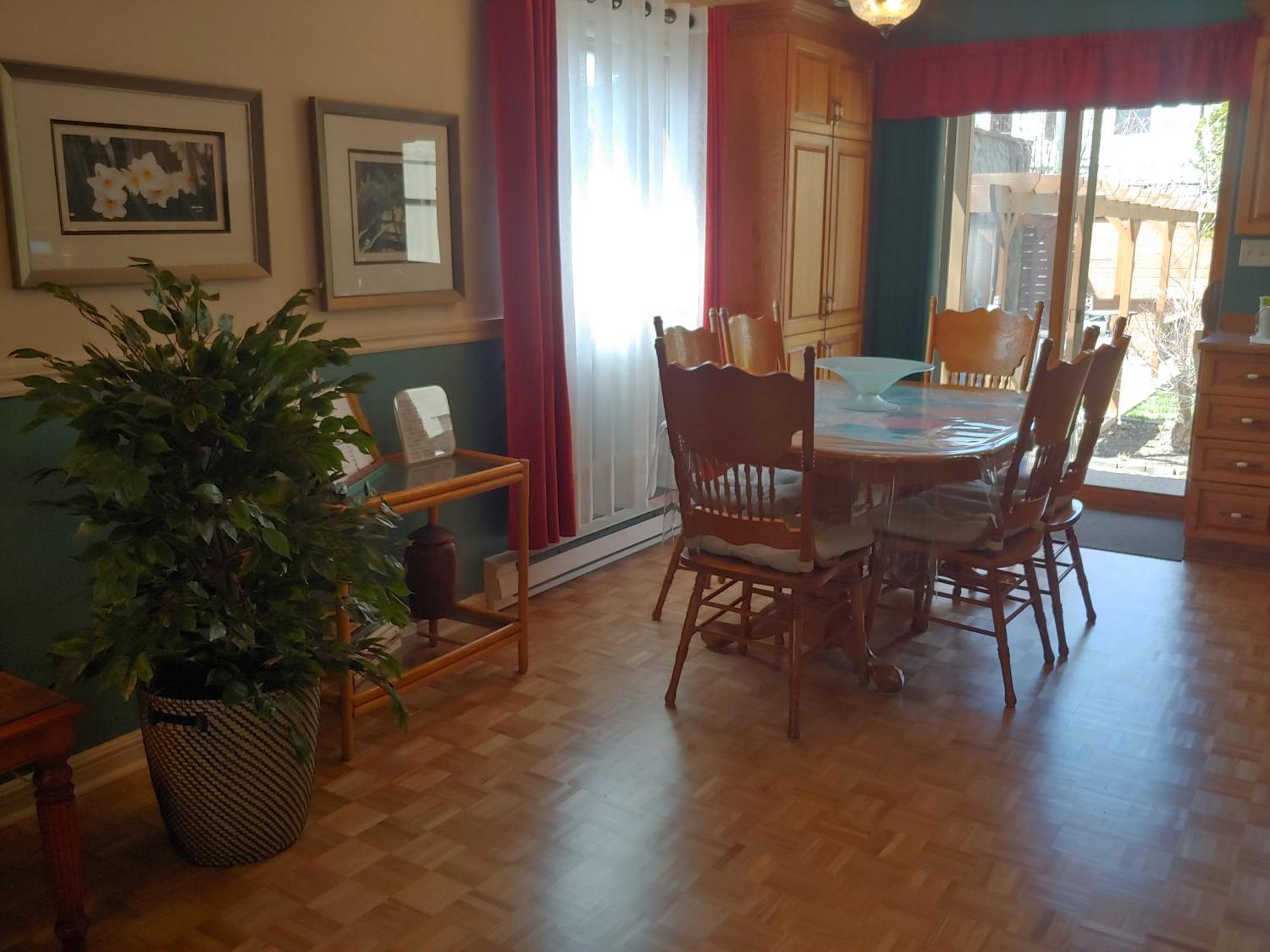3 Bedrooms 3 Beds Near Metro -2 Parking Free Montreal Luaran gambar